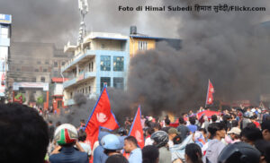 Scopri di più sull'articolo Nepal: la Gen Z in rivolta fa cadere il governo<span class="rmp-archive-results-widget "><i class=" rmp-icon rmp-icon--ratings rmp-icon--star rmp-icon--full-highlight"></i><i class=" rmp-icon rmp-icon--ratings rmp-icon--star rmp-icon--full-highlight"></i><i class=" rmp-icon rmp-icon--ratings rmp-icon--star rmp-icon--full-highlight"></i><i class=" rmp-icon rmp-icon--ratings rmp-icon--star rmp-icon--full-highlight"></i><i class=" rmp-icon rmp-icon--ratings rmp-icon--star "></i> <span>4 (1)</span></span>